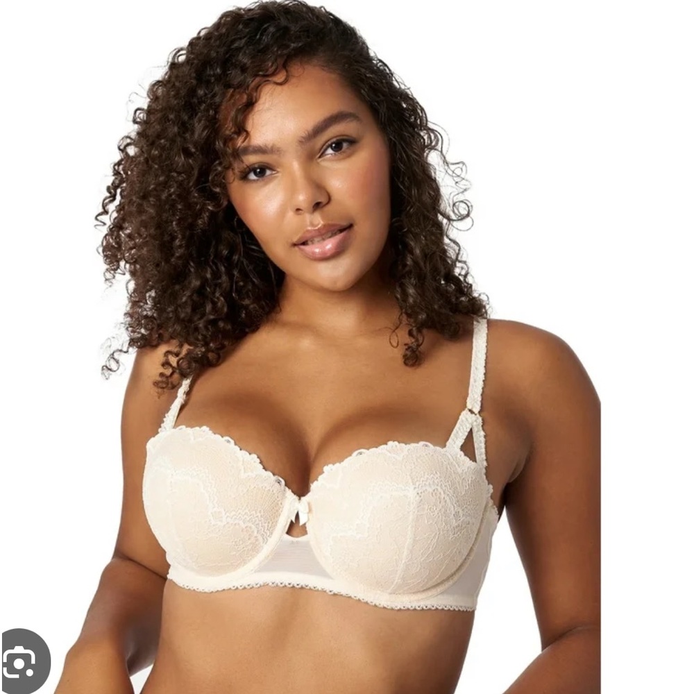 Adored by Adore me Bra, cream, and tan lace.
Size 38D